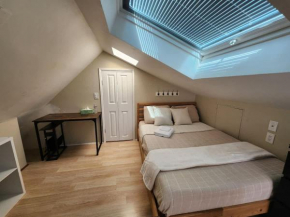 Palo Alto Retreat Rooftop Room